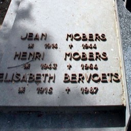 Familiengrabstein – auch für Jean Mobers, der nur 30 Jahre alt wurde.